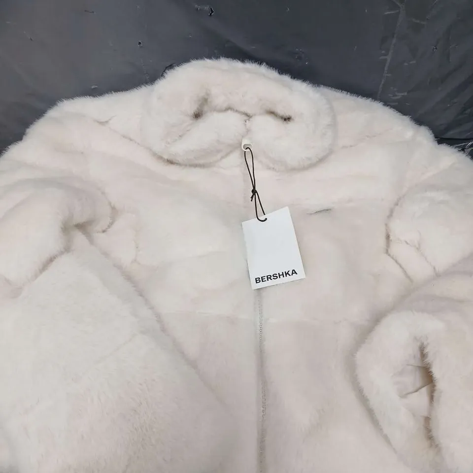 BERSHKA FAUX FUR JACKET IN WHITE - S