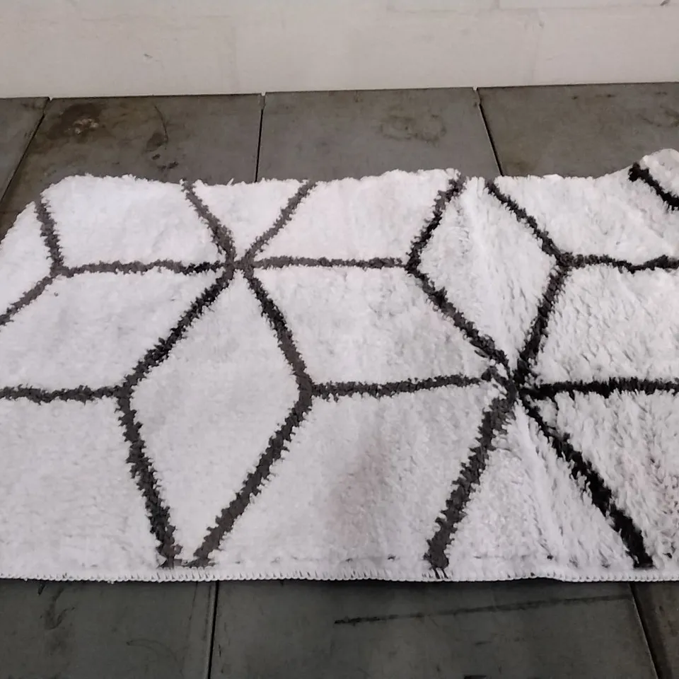 BRAND NEW PACO KAUNES 540 WHITE-ANTHRACITE RUG 50X80CM
