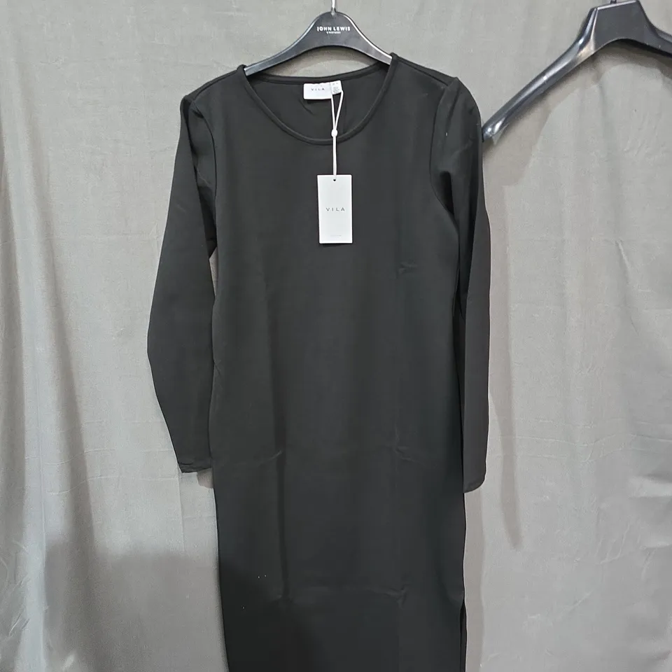 BOX OF APPROXIMATELY 25 CLOTHING ITEMS INCLUDING: VILLA LONG DRESS, ONLY BLUE DENIM HANNAH AND PINK OBSESSION GILLET.