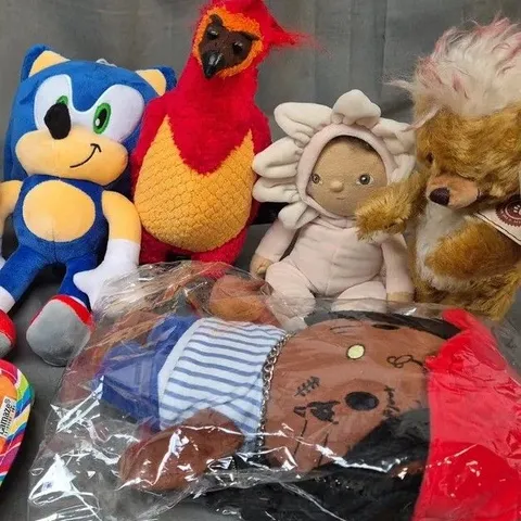 APPROXIMATELY 10 SOFT PLUSH TOYS TO INCLUDE HARRY POTTER THE NOBLE COLLECTION FAWKES, SONIC THE HEDGEHOG