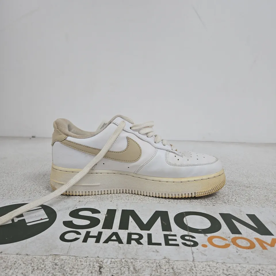 NIKE AIR FORCE 1 LOW SNEAKERS – UK 5 (US 7.5), WHITE & TAN