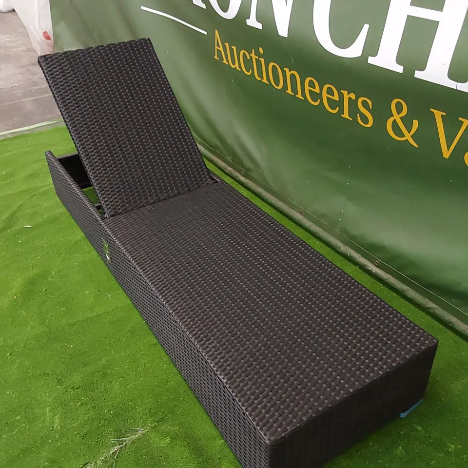DESIGNER MANUAL ADJUSTABLE SUNLOUNGER IN BLACK RATTAN 