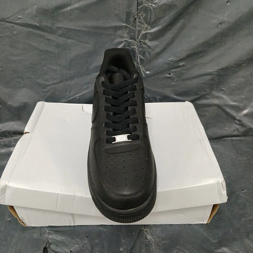 BOXED PAIR OF NIKE BLACK AIR FORCE 1 UK 9.5