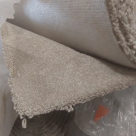 ROLL OF QUALITY HIGHGATE FINESSE DOVE CARPET - APPROXIMATELY 5.45 x 5m