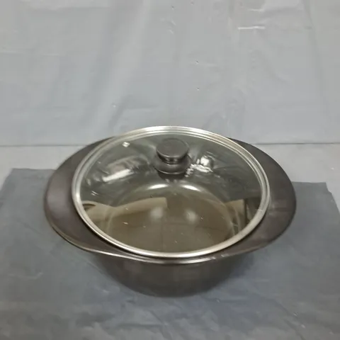 BOX OF APPROXIMATELY 12 SAUCEPANS WITH LIDS