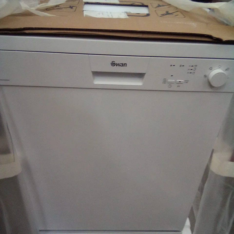 SWAN WHITE FULL SIZE FREESTANDING DISHWASHER SDW2025W