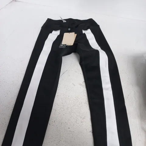 BORN LIVING YOGA LEGGINGS – BLACK/WHITE - S