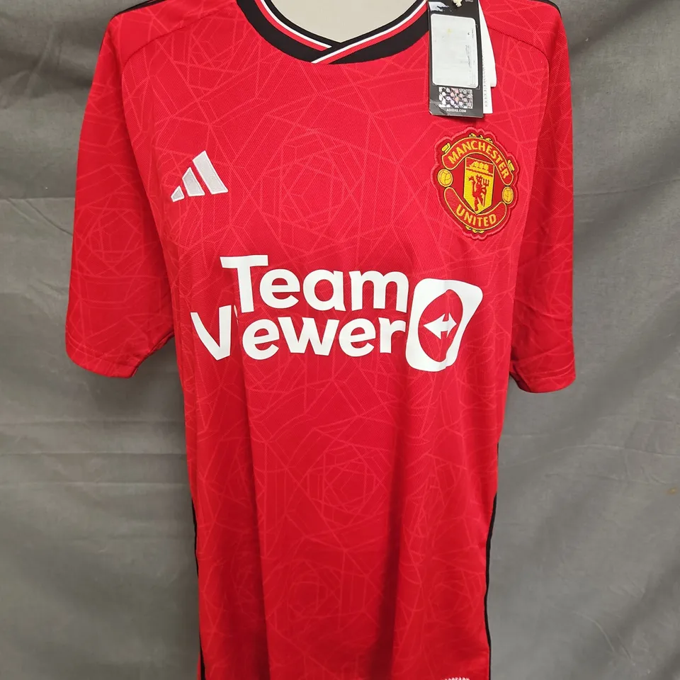ADIDAS MANCHESTER UNITED JERSEY IN RED SIZE XL