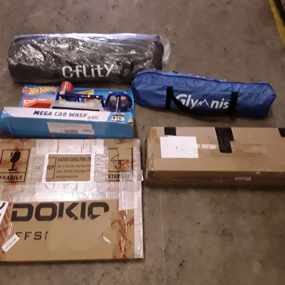 PALLET OF ASSORTED PRODUCTS TO INCLUDE; HOT WHEELS MEGA CAR WASH - CAMPING CHAIR- WATER BOTTLE ECT