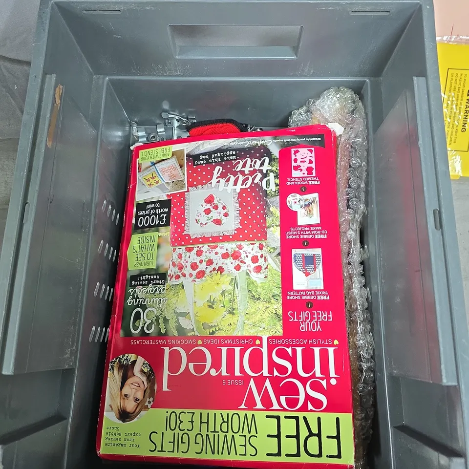 BOX OF APPROXIMATELY 8 HOUSEHOLD ITEMS INCLUDING:2X NOTEBOOKS AND METAL RULER WITH LEVEL