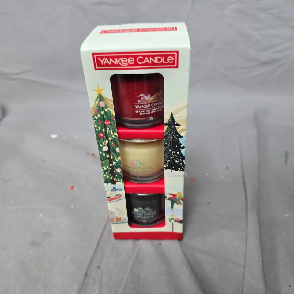 YANKEE CANDLE GIFT SET – 3 SCENTED JAR CANDLES IN FESTIVE BOX (BOXED)