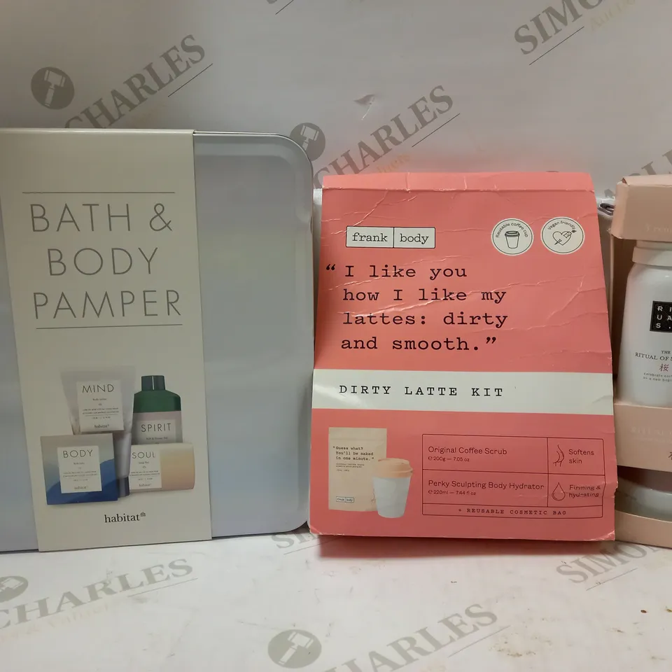 LOT OF 3 ASSORTED GIFT SETS TO INCLUDE FRANK BODY DIRTY LATTE SET, HABITAT BATH&BODY PAMPER SET, RITUALS THE RITUAL OF SAKURA TRIAL SET