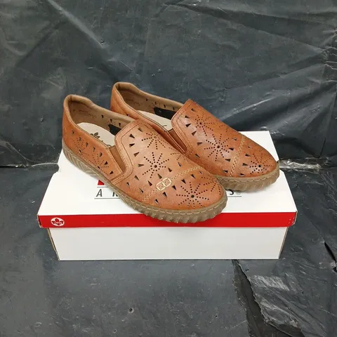 BOXED PAIR OF RIEKER BROWN SLIP ON SHOES - 6