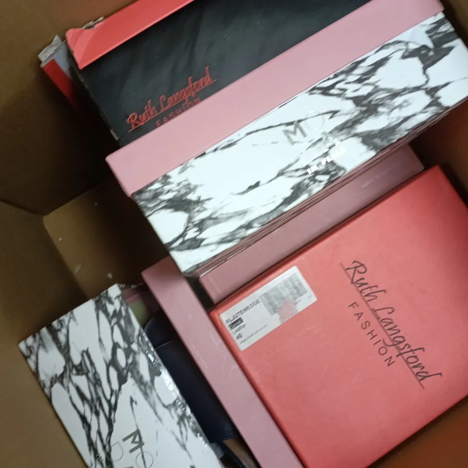 APPROXIMATELY 11 ASSORTED BOXED PAIRS OF SHOES TO INCLUDE BRANDS SUCH AS BOB SKECHERS, MODA IN PELLE, RUTH LANGSFORD