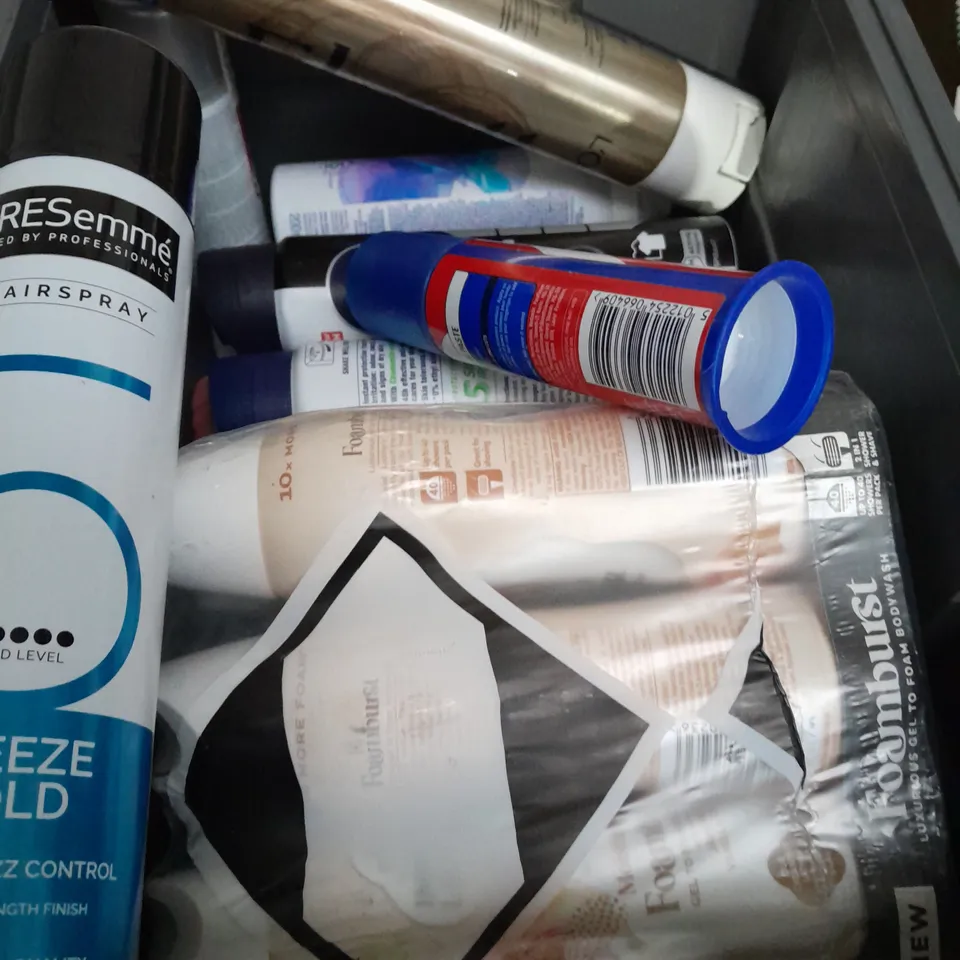 BOX OF APPROXIMATELY 15 AEROSOLS TO INCLUDE  -TRESEMME - AVENE - LYNX - HAIR SPRAY - COLLECTION ONLY 