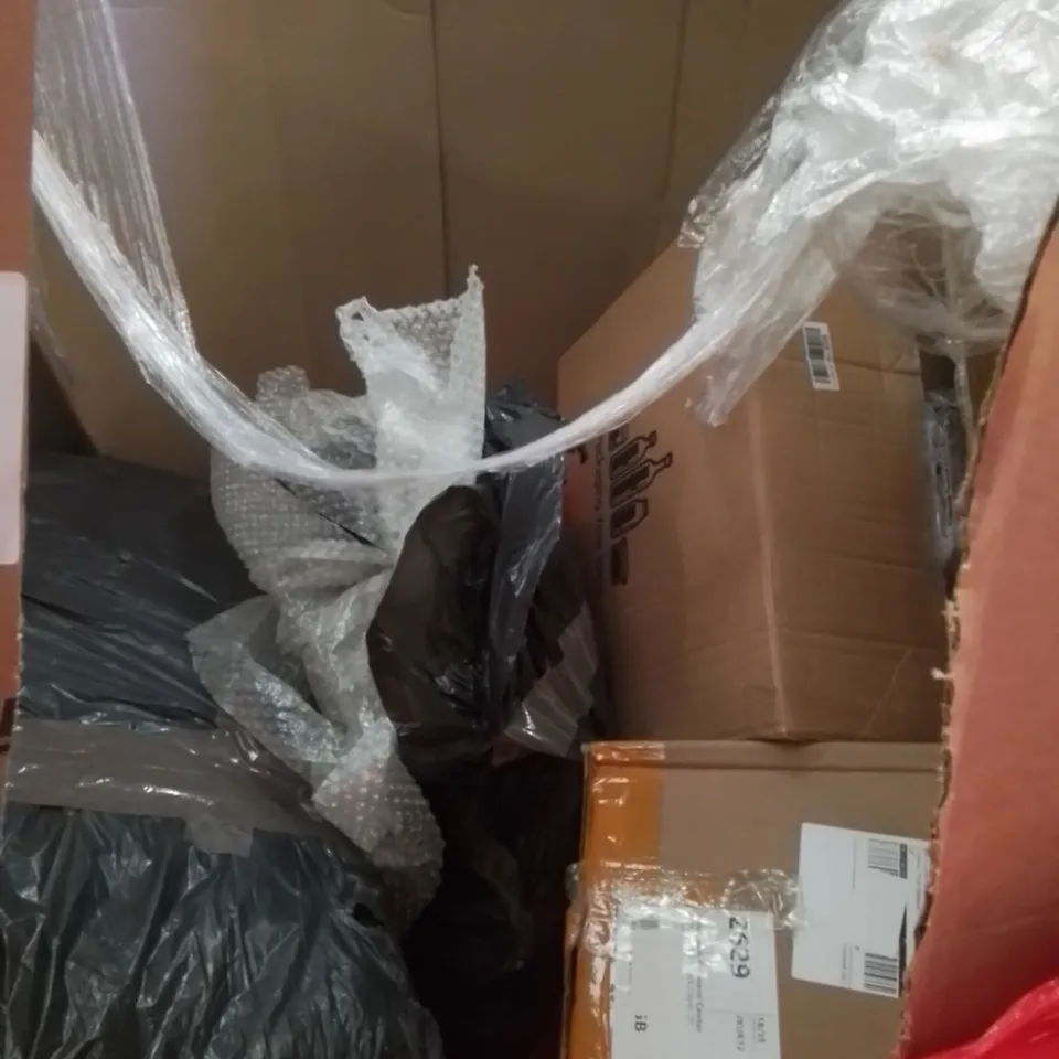 PALLET CONTAINING ASSORTED HOUSEHOLD & HOME IMPROVEMENT PRODUCTS. INCLUDES MIRROR, AIR MATTRESS, GARMENT STEAMER, GARDEN TOOLS, PORTABLE GRILL ETC 