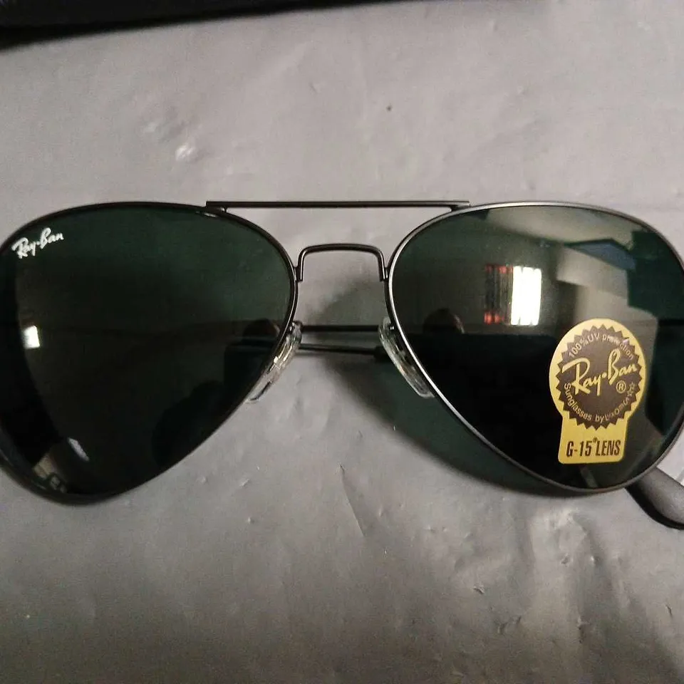 BOXED PAIR OF RAY BAN GLASSES WITH G-15 LENS IN CASE