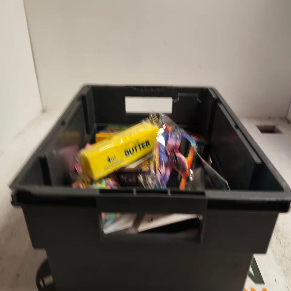 TOTE OF APPROXIMATELY 15 ASSORTED TOY/GAME ITEMS TO INCLUDE BUTTER SQUISHY, SPORTS WHISTLE, CRYSTAL BALL NIGHT LIGHT, NEE DOH GOOD VIBES, RAINBOW SCRATCH NOTES ETC
