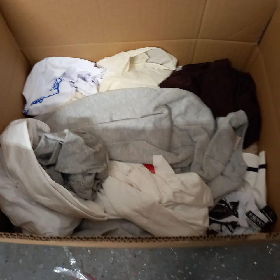 LARGE QUANTITY OF ASSORTED CLOTHING ITEMS TO INCLUDE ZARA, FOCUS AND ARARE