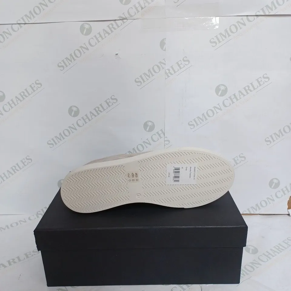 HUSH MORELY TRAINERS IN GREY - EU 41