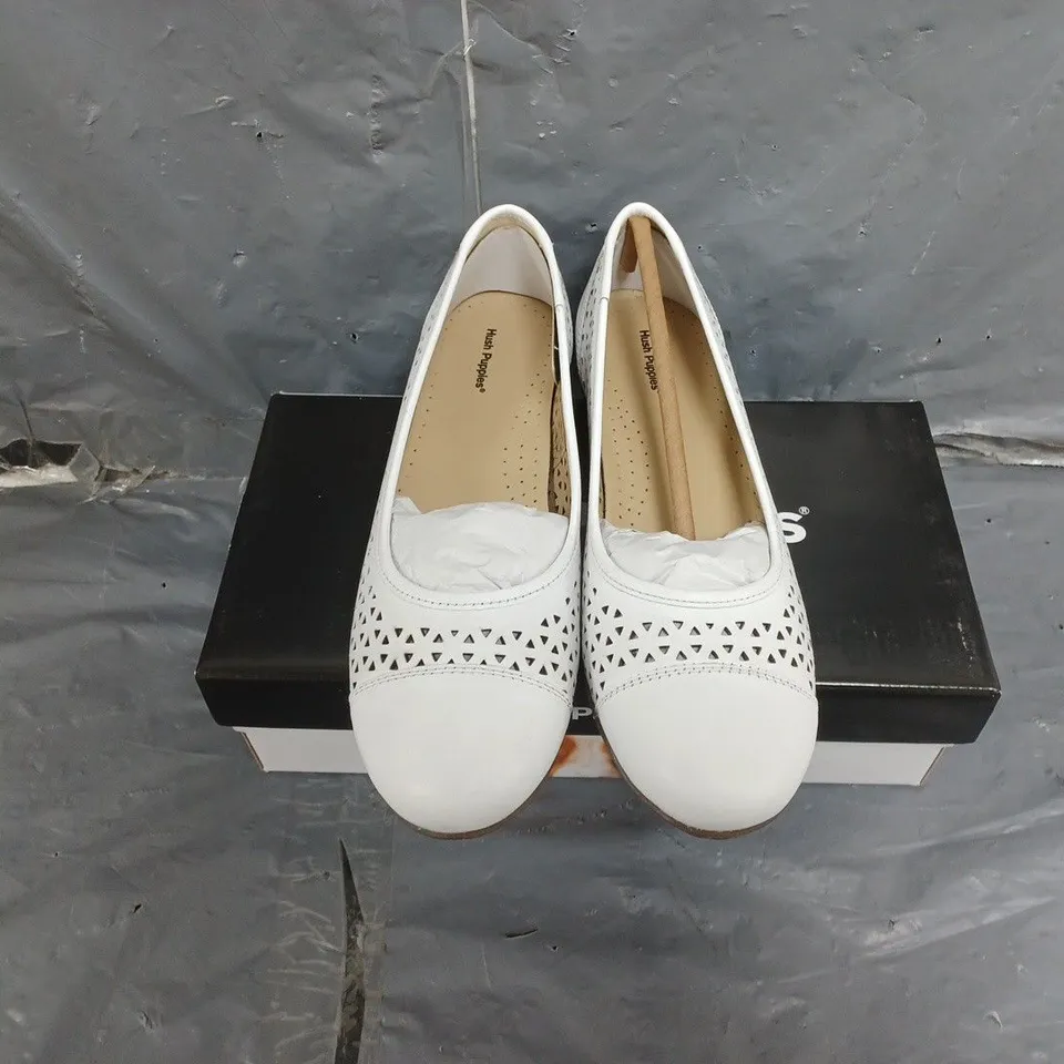 BOXED PAIR OF WOMENS HUSH PUPPIES LEAH BALLERNA SHOES SIZE 6
