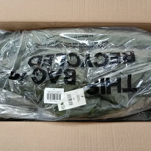 BOX OF APPROXIMATELY 2 ASSORTED PUFFER JACKET IN GREEN SIZE M