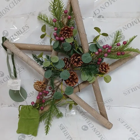 BOXED SARA DAVIES PRE-LIT WOODEN STAR