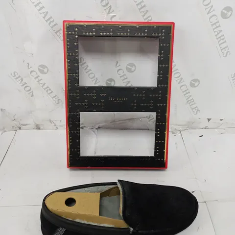 BOXED PAIR OF TED BAKER VALLANT BLACK SLIPPERS UK 10