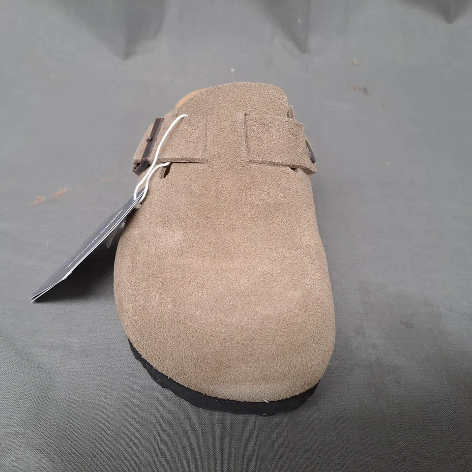 BOXED PAIR OF BOSTON BS SHOES IN TAUPE EU SIZE 36