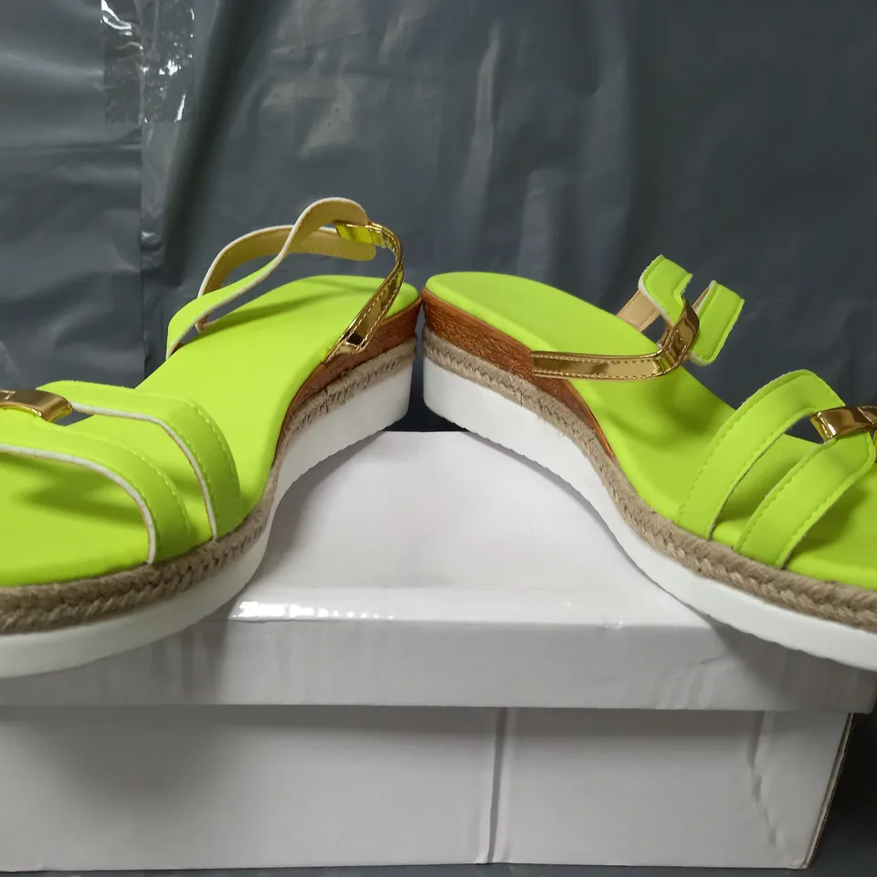 BOXED PAIR OF OPEN TOE RAISED SANDAL SHOES IN LIME GREEN - SIZE 42