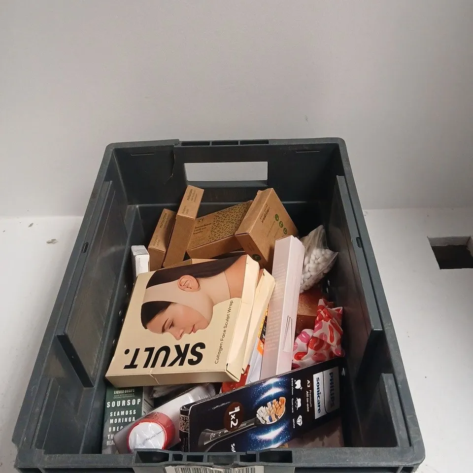 TOTE OF APPROXIMATELY 20 ASSORTED COSMETICS TO INCLUDE: 2X CAREX 1.25L REFILLS
