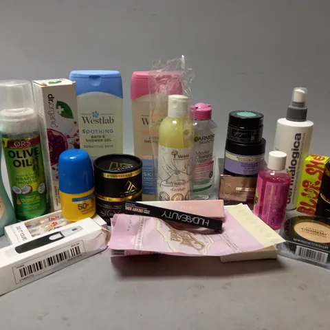 APPROXIMATELY 20 ASSORTED COSMETICS ITEMS TO INCLUDE DERMALOGICA MUTLI-ACTIVE TONER (250ml), SLOW SUNDAY GREEN TEA MASK STICK (40g), WESTLAB SOOTHING BAT & SHOWER GEL (400ml), ETC