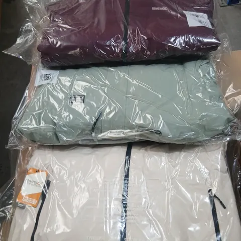 APPROXIMATELY 9 ITEMS OF ASSORTED BRAND NEW REGATTA CLOTHING AND ACCESSORIES
