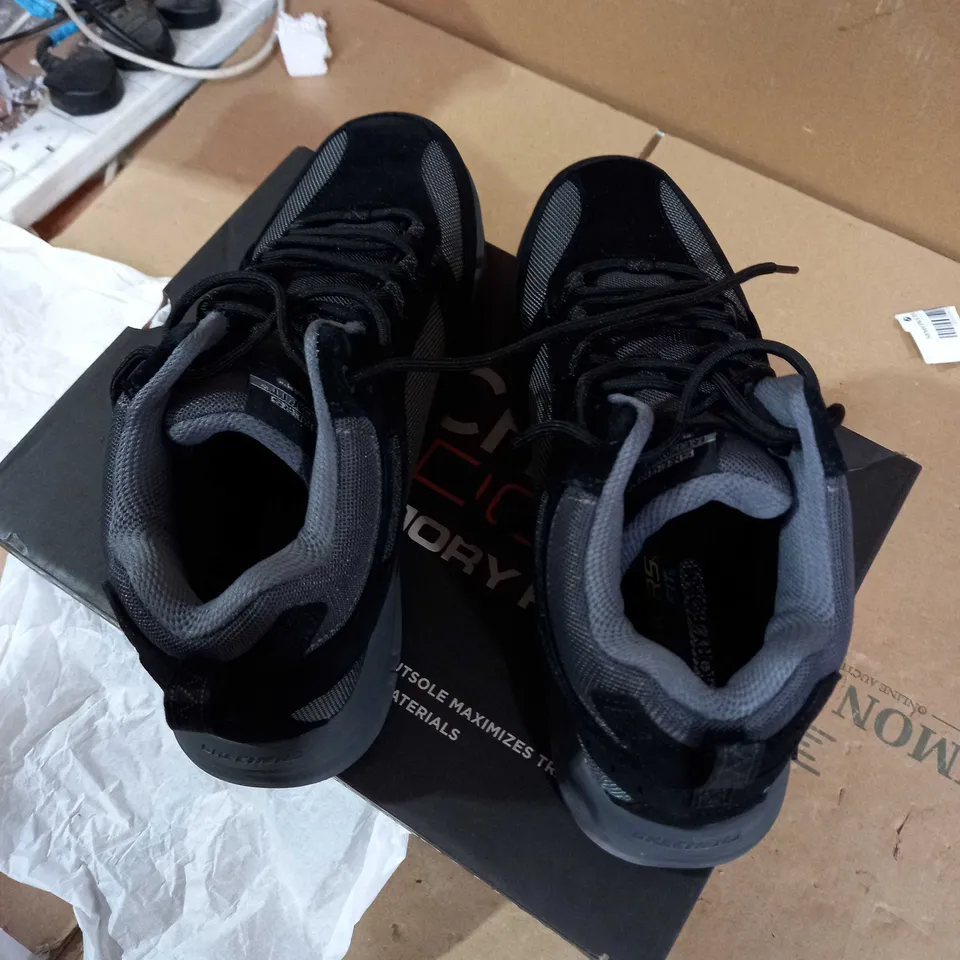 MENS SKETCHER OUTDOOR BLACK BOOTS SIZE 9 