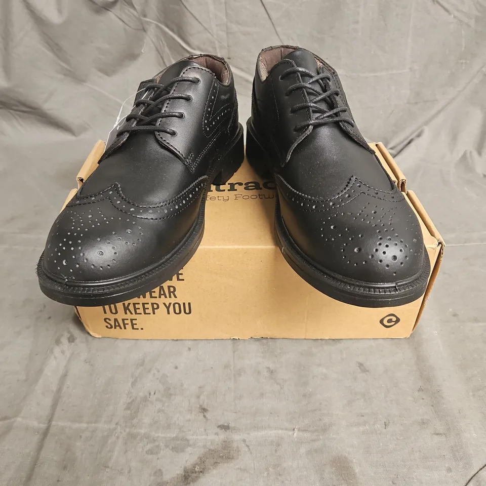 BOXED PAIR OF CONTRACTOR RADON BROGUE SHOES IN BLACK SIZE UK 10