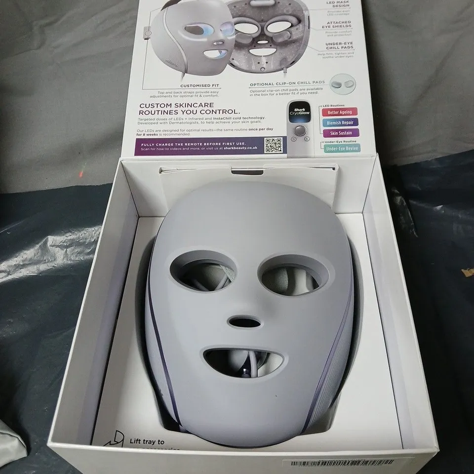 SHARK CRYOGLOW LED MASK WITH CHARGING STAND