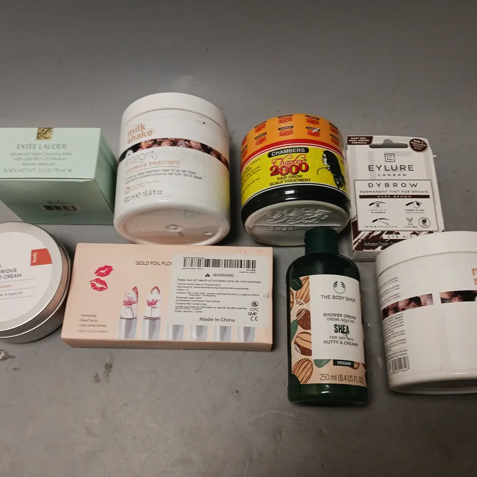 BOX OF APPROXIMATELY 15 COSMETIC ITEMS TO INCLUDE BODY SHOP SHOWER CREAM, EYLURE DYBROW, AND GRUUM HAND CREAM ETC.