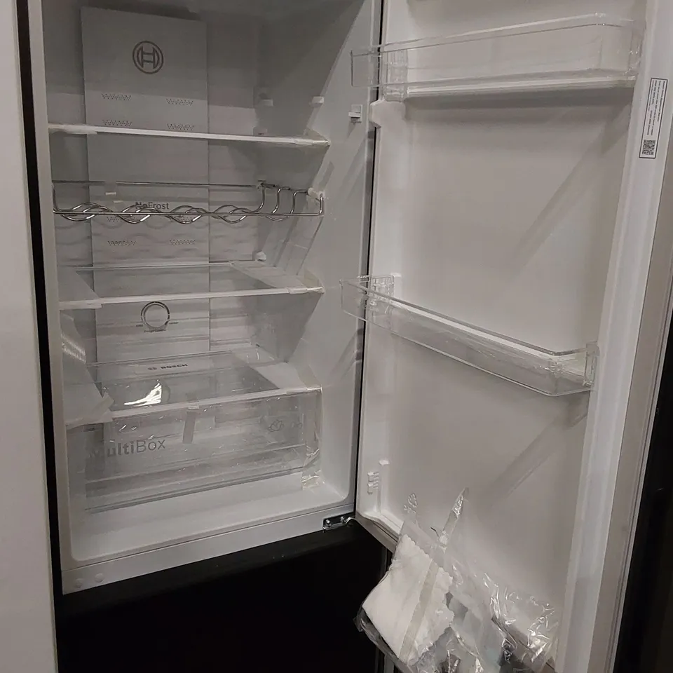 BOSCH SERIES 2 KGN27NBEAG FREESTANDING 50/50 FRIDGE FREEZER, BLACK