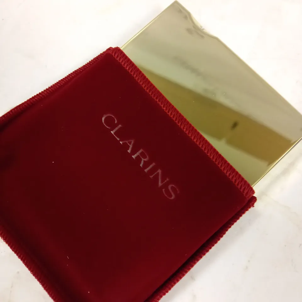 LOT OF APPROX 50 CLARINS PARIS OMBRE MINERALE 4 COULEURS EYESHADOW PALLETS IN ASSORTED SHADES 