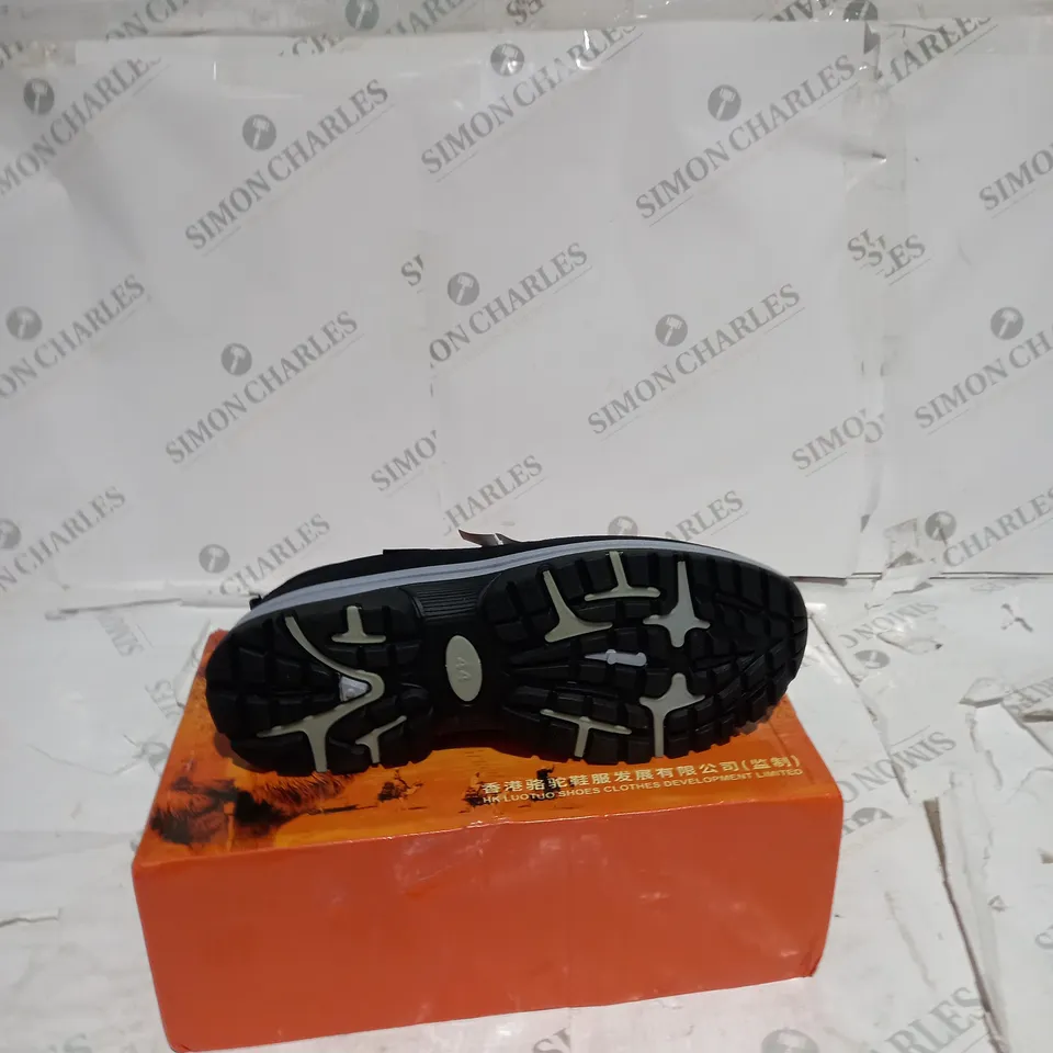 CAN.TROP SLIP ON SHOES- BLACK/GREY - SIZE 44