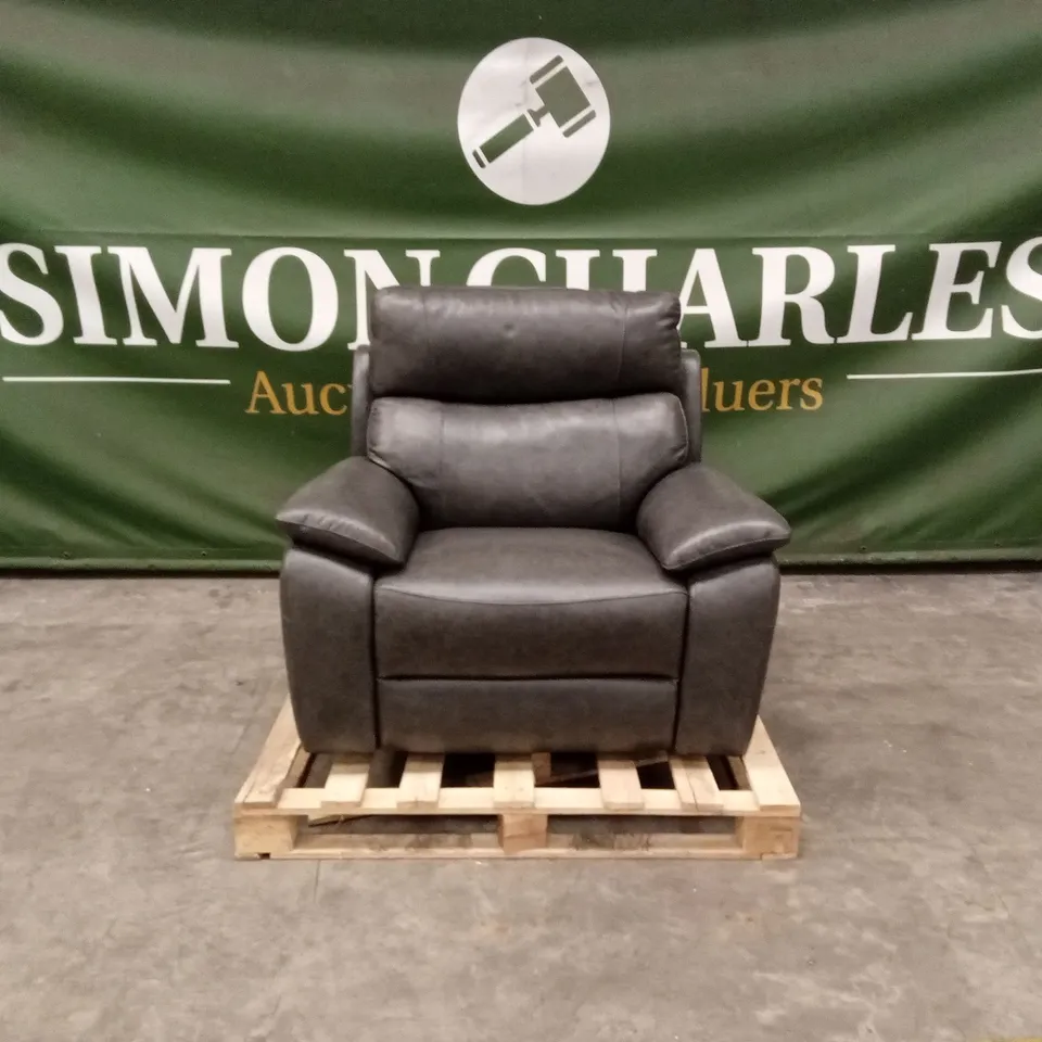 QUALITY DESIGNER ITALIAN MADE PATRIZIO LEATHER ELECTRIC RECLINER CHAIR WITH SMALL ARMS