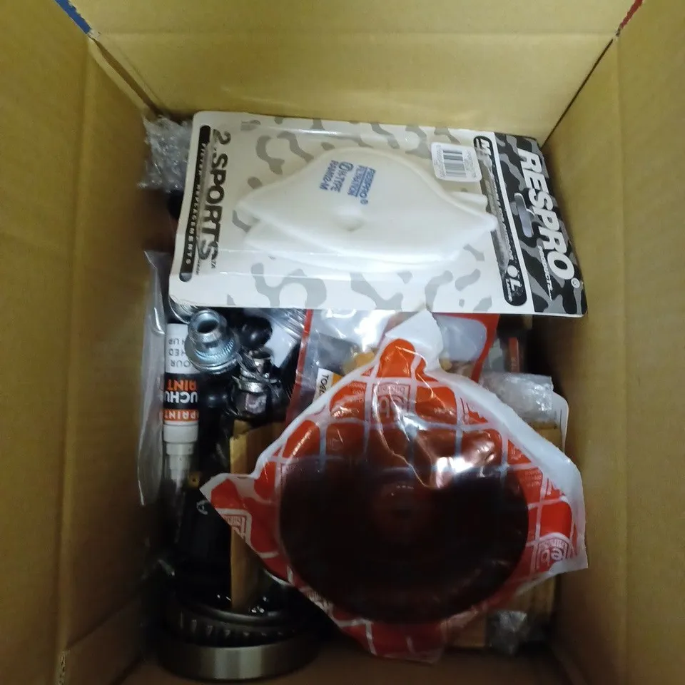 BOX OF APPROXIMATELY 15 ASSORTED VEHICULAR PRODUCTS TO INCLUDE SPARK PLUGS, CON ROD BEARING, TOUCH UP PENCIL ETC 