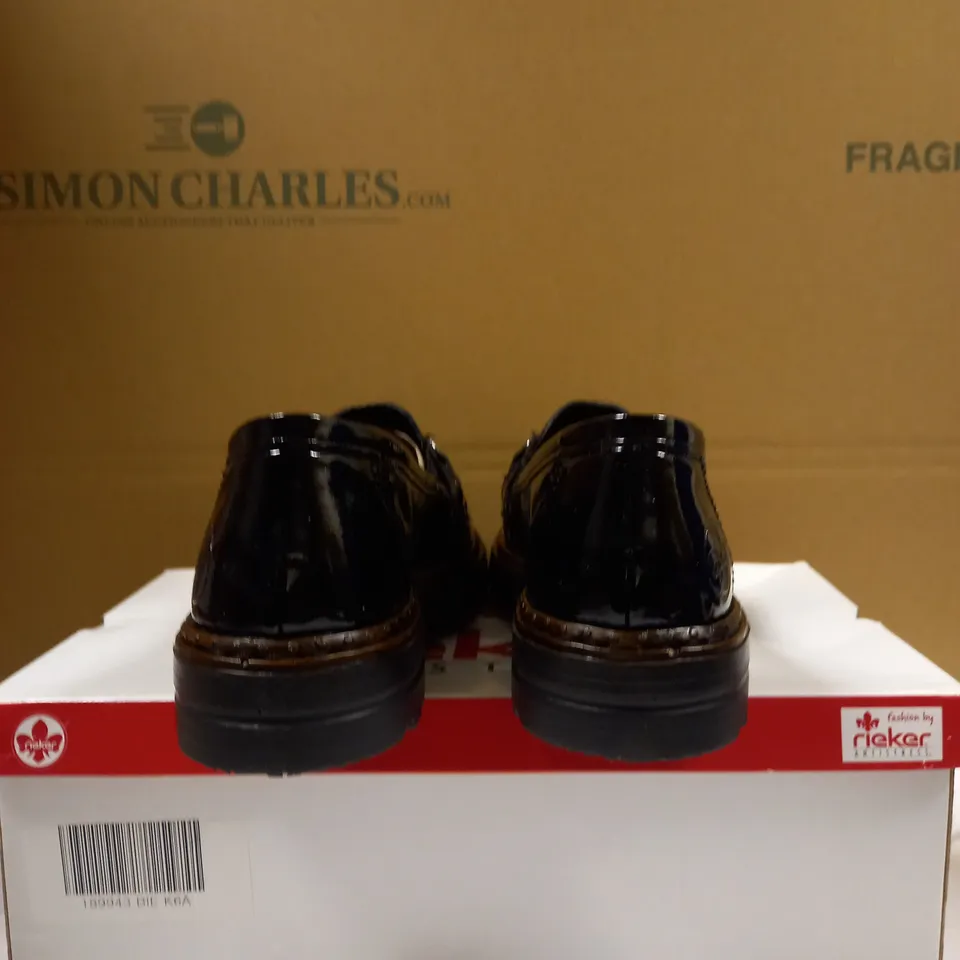 RIEKER METAL TRIM LOAFER SIZE 6.5