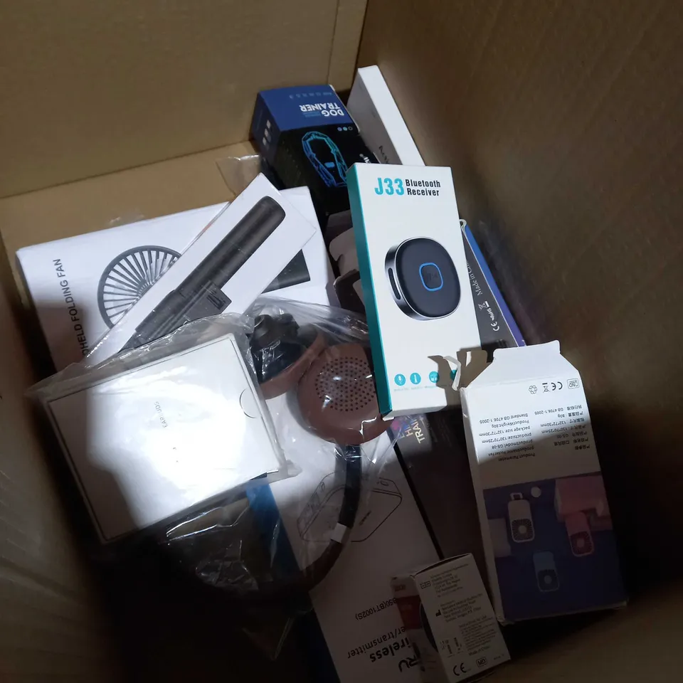 BOX OF APPROXIMATELY 10 ASSORTED ITEMS TO INCLUDE HEADPHONES, HANDHELD FAN, SELFIE STICK ETC