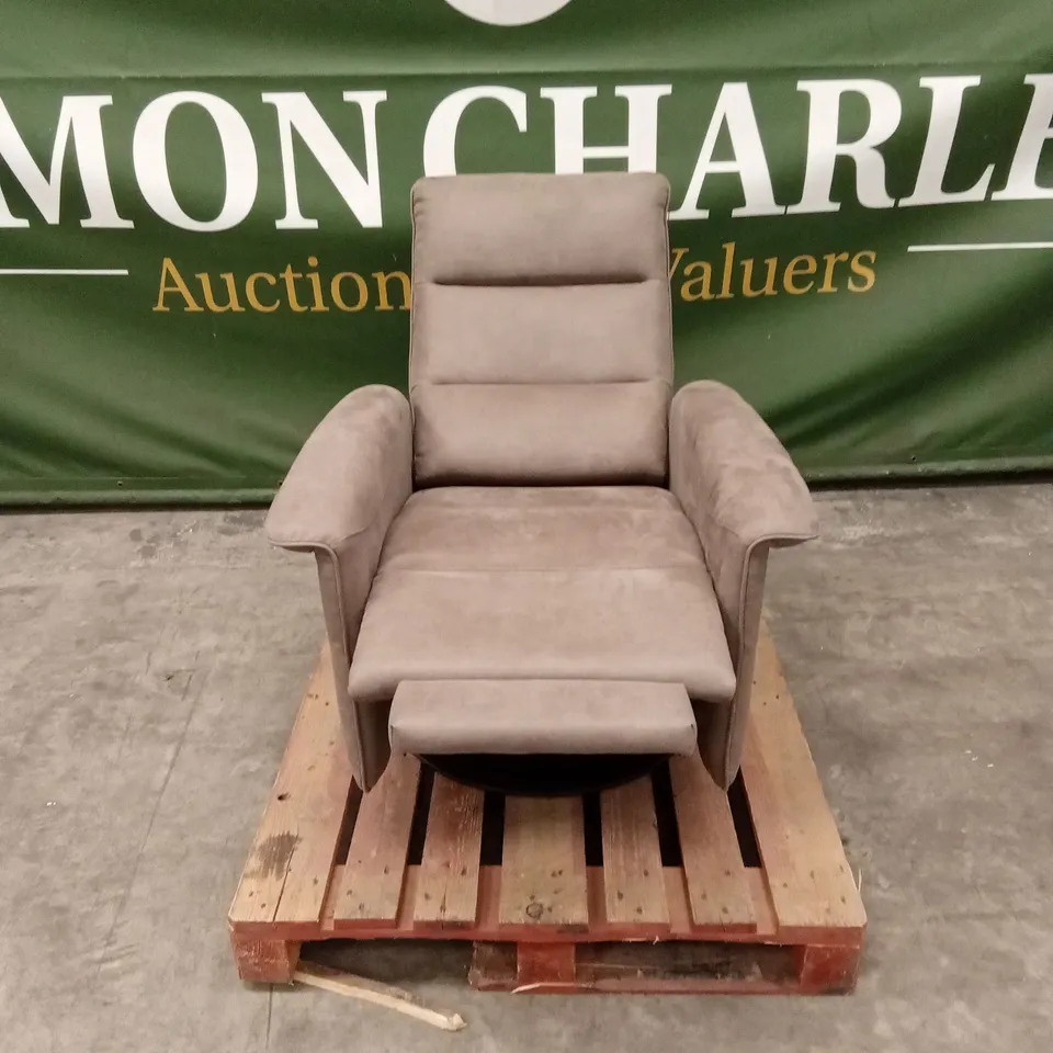 QUALITY DESIGNER ITALIAN MADE KELLY SWIVEL PUSH-BACK RECLINER CHAIR