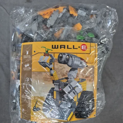 WALL.E LEGO SET