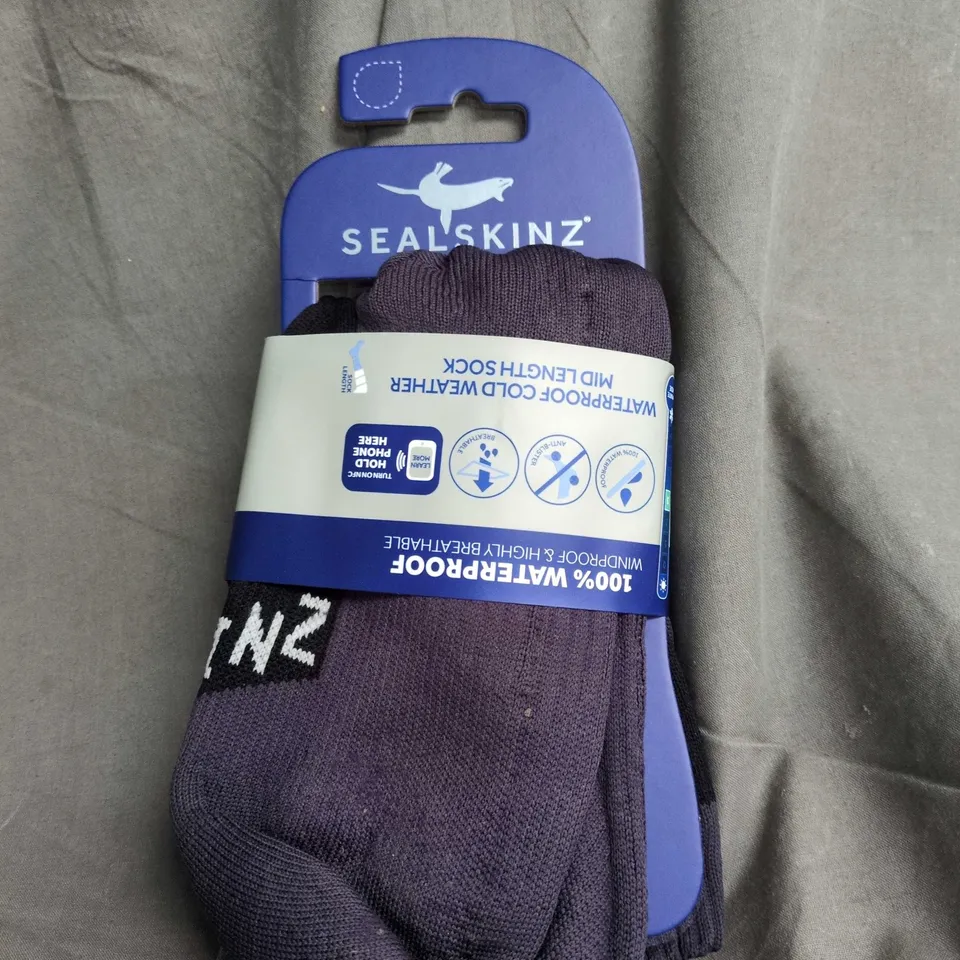 SEALSKINZ WATERPROOF COLD WEATHER MID-LENGTH SOCK – BLACK/GREY, UK 6-8