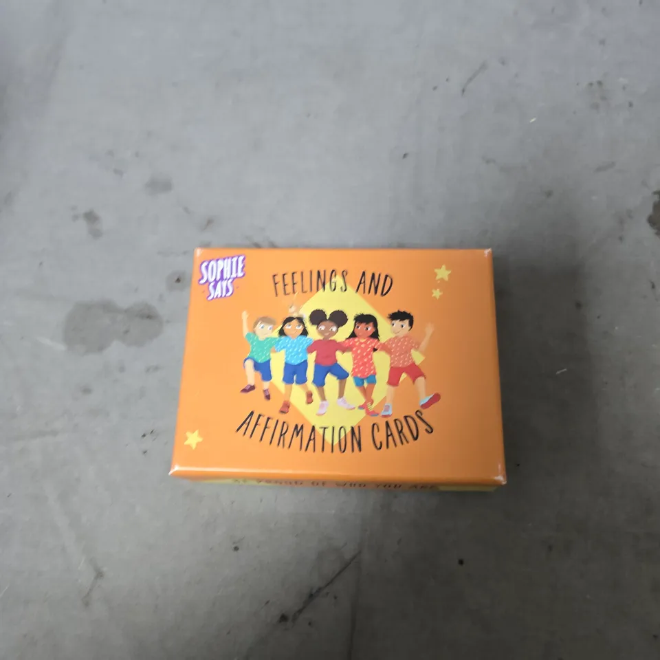 BOX OF ASSORTED TOYS INCLUDING  FEELINGS & AFFIRMATION CARDS, DONRUSS BASEBALL PUZZLE & CARDS, TOP TRUMPS GREATEST GOLFERS