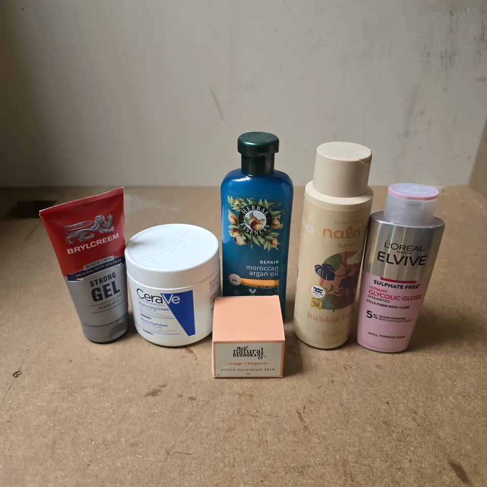 APPROXIMATELY 15 ASSORTED HEALTH & BEAUTY PRODUCTS TO INCLUDE CERAVE MOISTURISING CREAM, HERBAL ESSENCES MOROCCAN OIL, LOREAL ELVIIVE SHAMPOO, ETC - COLLECTION ONLY