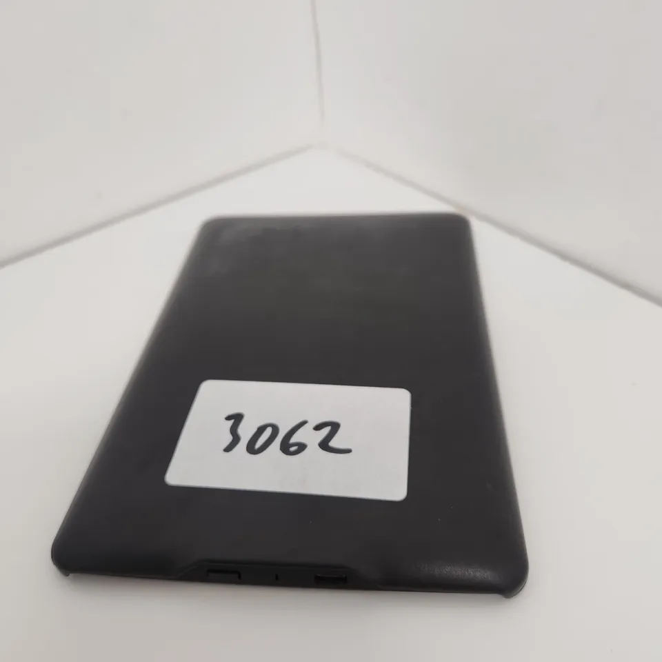 UNBOXED AMAZON KINDLE PAPERWHITE MODEL DP75SDI BLACK WITH PLASTIC HARD CASE